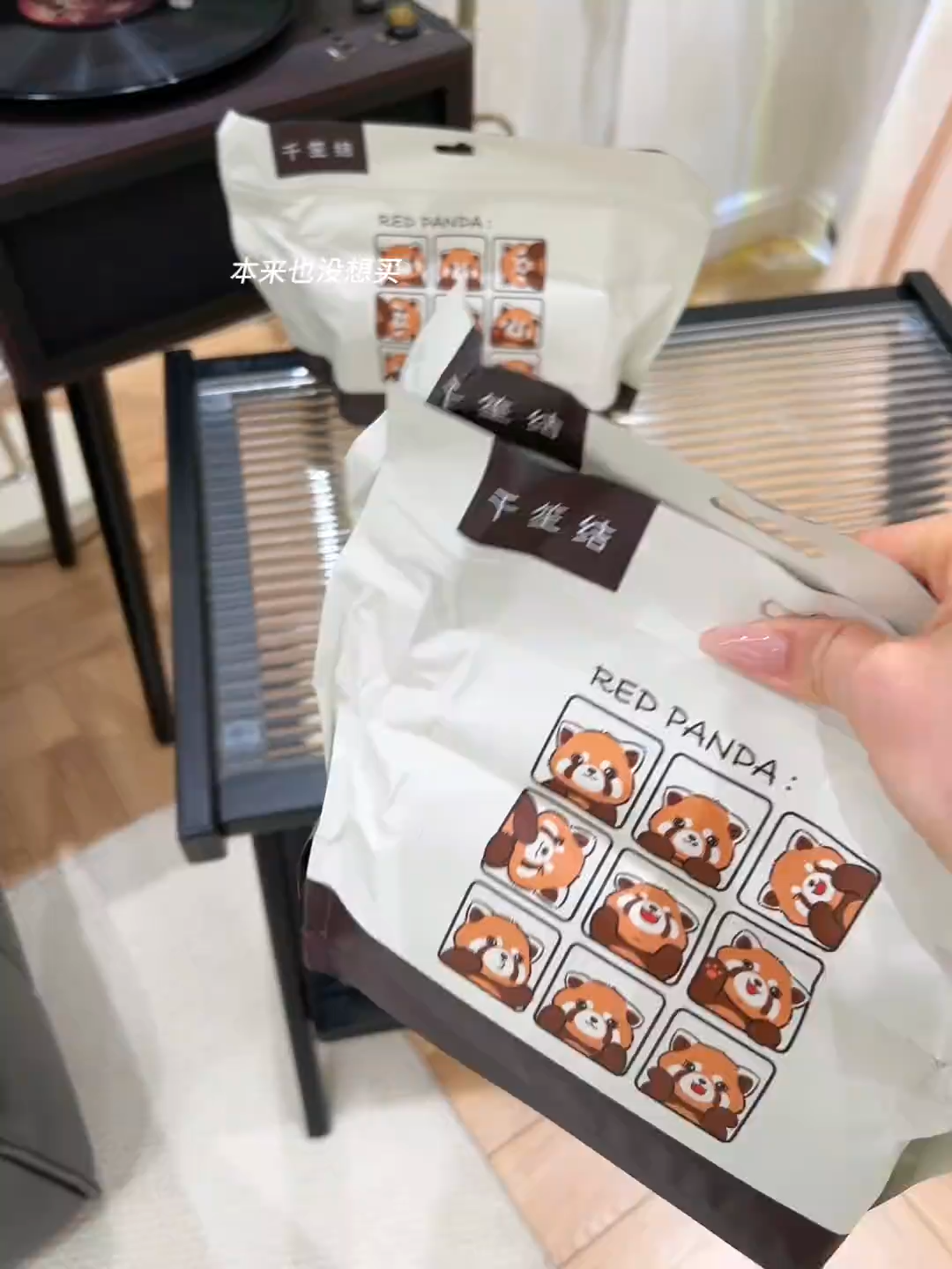 看我新入手的小浣熊垃圾袋真的好好用，还是可降解的！加大加厚的抽绳设计扔垃圾也不脏手，真的可以放心冲#超便宜超划算 #开学必备 #垃圾袋 #抽绳垃圾袋 #结实耐用垃圾袋推荐