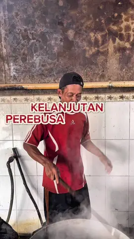Jam 4 mulai - jam 3 pagi habis kayu, bakar kayu lagi. Baru mateng jam berapa itu?  Ditonton sampe habis 😁 Komen dan share ke temen kalian yang bilang kerbau itu murah ☺️ #Rambakutamasuper #krupukkulitkerbau #krupukkulitsapi #rambaktulungagung #CapCut 
