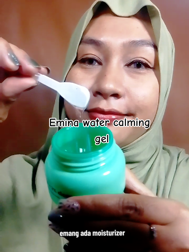 KLO kamu cari moisturizer Yang seringan air untuk mengurangi jerawat ,kini hadir @eminacosmeticsofficial  water calming gel #emina #watergelemina #watercalminggel  #eminaskincare #eminamoisturizer 