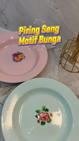 Piring seng motif bunga Buruan jangan sampai ketinggalan Langsung merapat ke Cahaya Buana Pontianak! Dari perabot kece, kebutuhan dapur, sampai barang unik murah meriah — SEMUA ADA! Belanja hemat, hati senang, dompet tenang! Jangan sampai ketinggalan, stok terbatas lho! #PontianakBelanjaMurah #CahayaBuanaPontianak #PerabotMurahPontianak #KebutuhanRumahTangga