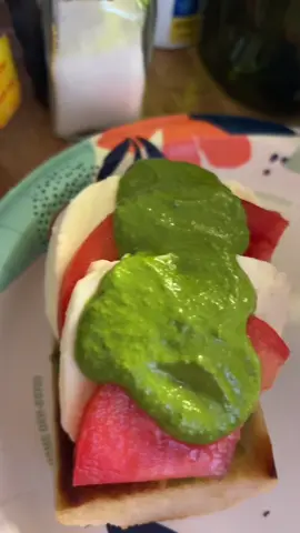 #nutfreepestorecipe #Vlog #Capresesandwich #growyourownfood #vegetablegardening 