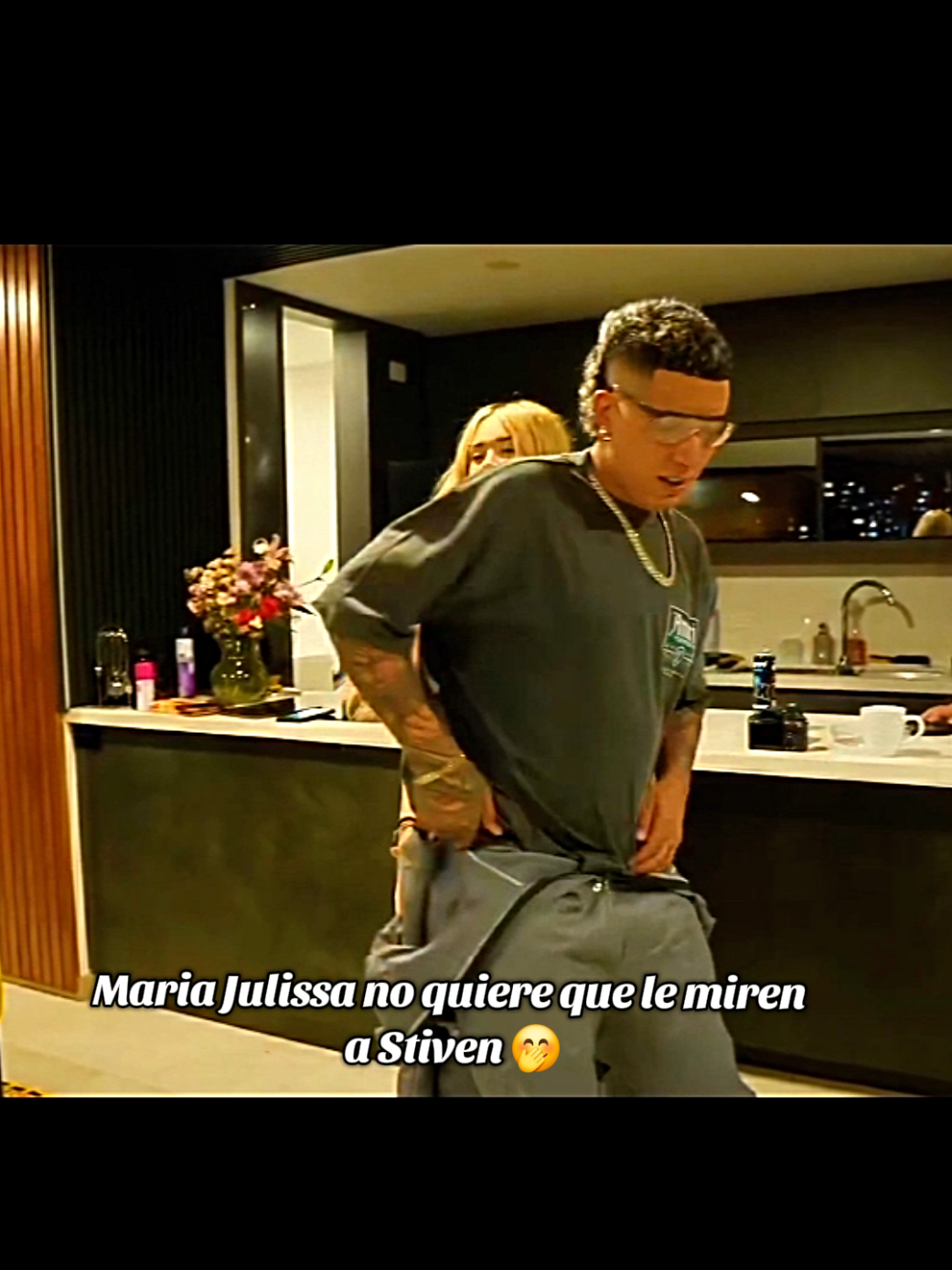 Maria Julissa no quiere que le miren a Stiven 🤭 @MrStivenTc @Maria Julissa #stiventc #tiktokviral #viralvideos #tendencia #fypシ゚ 