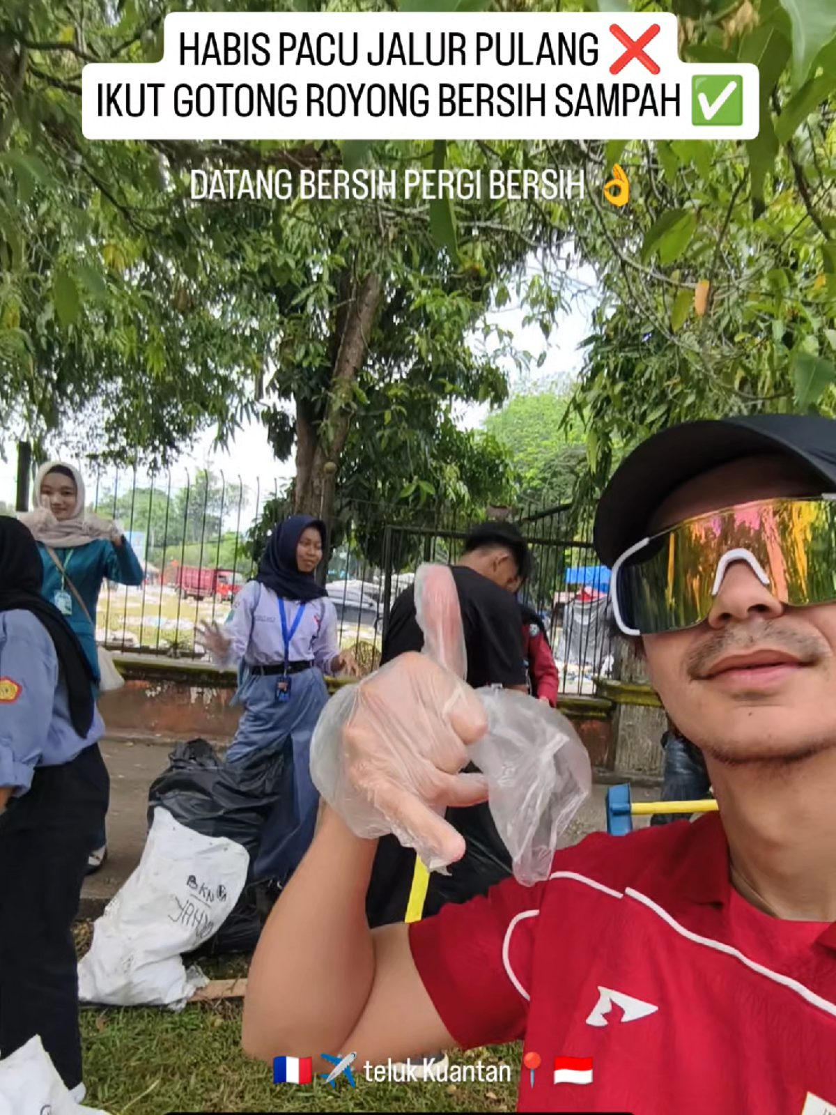 AKU 🇫🇷 ikut gotong royong di PACU JALUR 📍🇮🇩 supaya bersih 🙏 bukan hanya acara terus pergi. menurut aku 🇫🇷 sangat penting bisa jaga tempat nya. Artinya pas sebelum acara bersih, harus tetap bersih setelah acara ♥️ #pacujalur #indonesia #aurafarming #gotongroyong #telukkuantan 