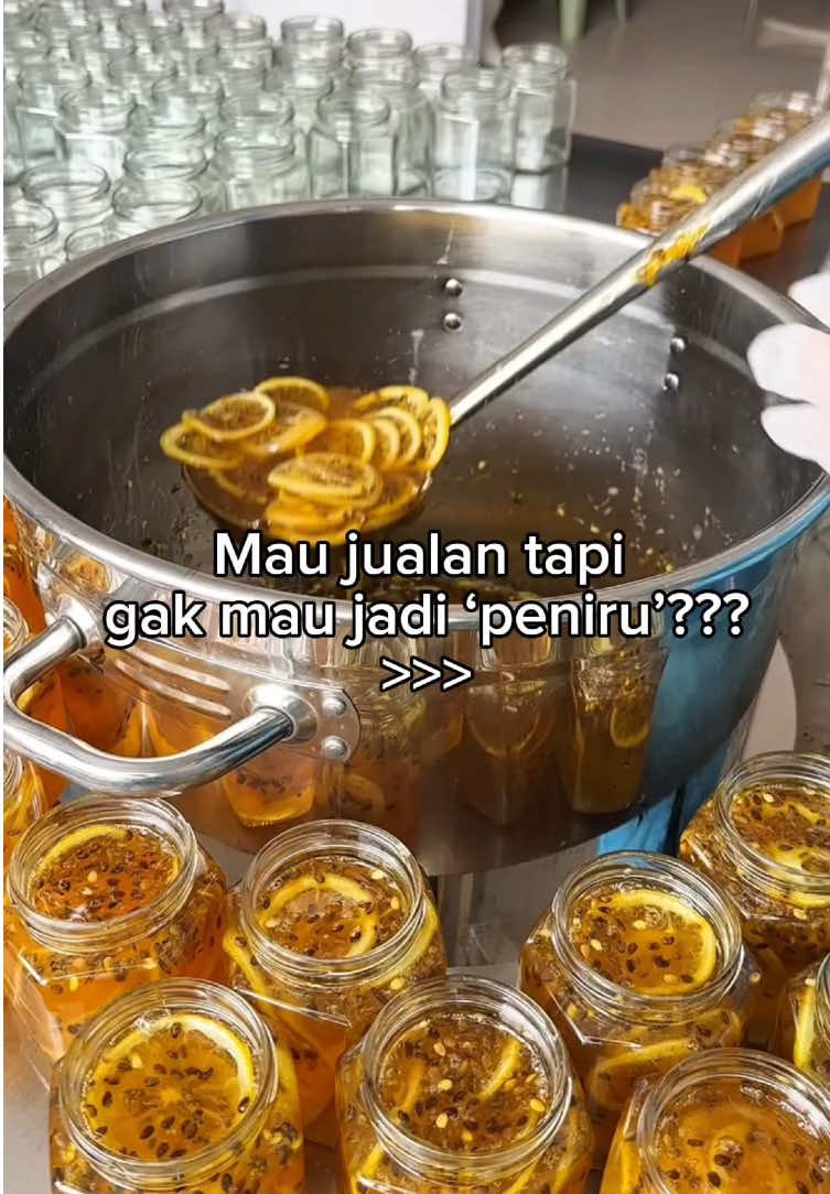 Siapa bilang jualan harus jadi peniru? 🤔 Banyak orang ikut-ikutan jualan menu yang sama, akhirnya pembelinya rebutan, saingannya banyak, dan ujungnya sepi pembeli. Padahal kunci jualan biar rame itu punya ide yang unik & beda ✨. Produk unik bikin orang penasaran, gampang viral, dan lebih cepat dikenal. Kalau kamu mau jualan tapi bingung mulai dari mana, aku udah rangkum 25+ Ide Jualan Kuliner Unik yang bisa kamu eksekusi langsung. 📖 EBook ini isinya step by step, gampang dipahami, dan udah aku pilihkan ide yang belum banyak orang tau. 👉 Siap punya jualan yang beda dari tetangga? Klik link di bio aku yaaa 💖💖💖