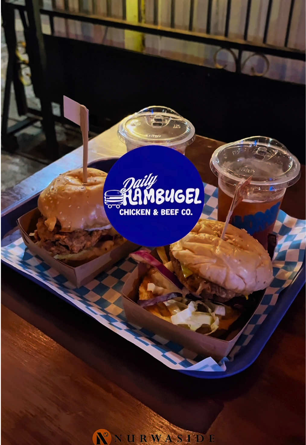 BURGER RASA ⭐️⭐️⭐️⭐️⭐️ TAPI HARGA RAMAH DI KANTONG 🍔✨ 📍Daily Hambugel yang berlokasi di Jalan Patangpuluhan No. 20, Wirobrajan, Kota Yogyakarta, Daerah Istimewa Yogyakarta Daily Hambugel salah satu rekomendasi tempat yang memiliki berbagai pilihan menu BURGER dengan beberapa varian rasanya, pastinya bikin kalian ketagihan 🫣 Dengan uang 30rban aja kalian udah bisa menikmati berbagai pilihan burger dari Daily Hambugel, adapun beberapa varian rasa seperti OG B!, Cheese Drip, Mushville IT!, Meatropolis, dan Meatroom 🤤👌🏼 Selain burger, mereka juga menyediakan menu nasi dilengkapi dengan AYAM KRISPI ditambahkan saus pilihan yang pastinya enak! 🙌🏼 Tempat duduk yang banyak dan termpat parkir yang luas buat kalian yang mau rame rame bareng temen kalian 😍 Yuk jangan lupa mampir ya 🙌🏼 #nurwaside #dailyhambugel #kulinerjogja #explorejogja #fyp 