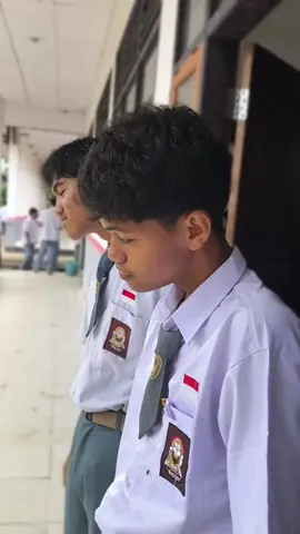 dasi apa ini😭#fyp #anaksekolah #dasipendek #trend #viral 