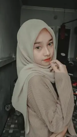 cinta dari seberang#CapCut #liriklagu #Rang_kampuangg #fyp #liriklaguviral 