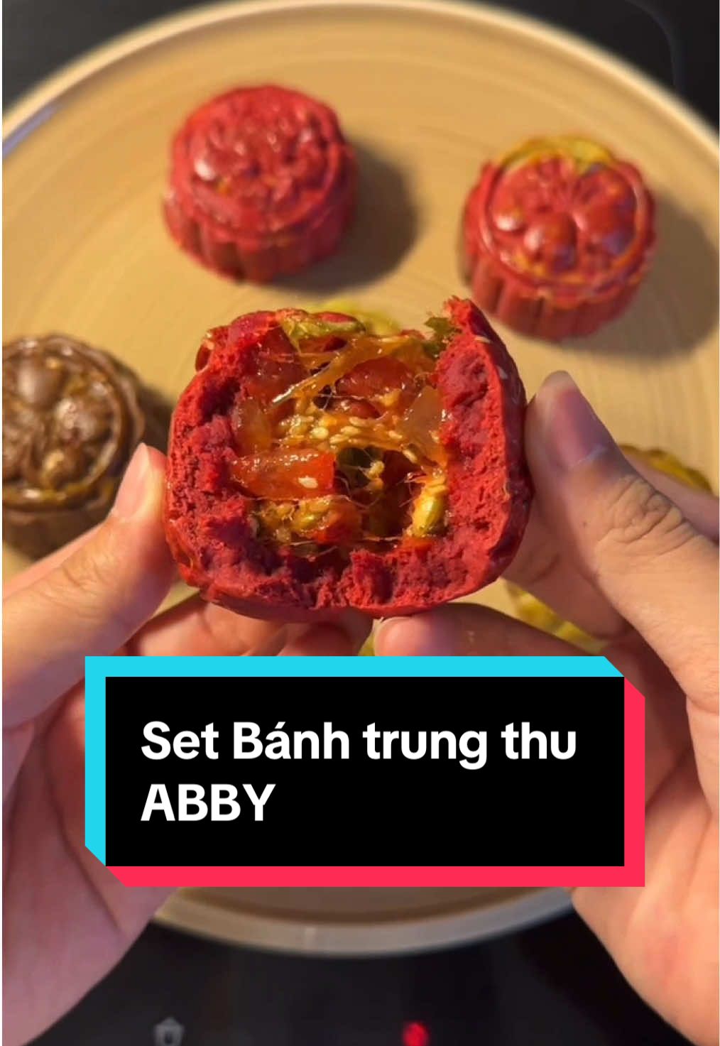 Bánh trung thu nhà làm, tí nữa là xù khu nghỉ ăn lun ròii 🤣 #LearnOnTikTok #setnguyenlieu #trungthu #abbydolambanh #monngonmoingay 