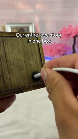Our entire relationship inside of this box 🥹❤️ #couples #memories #giftideas #heartcrankbox #boyfriends 🫶🏻 . . Record your best memories with this special and unique personalized gift✨