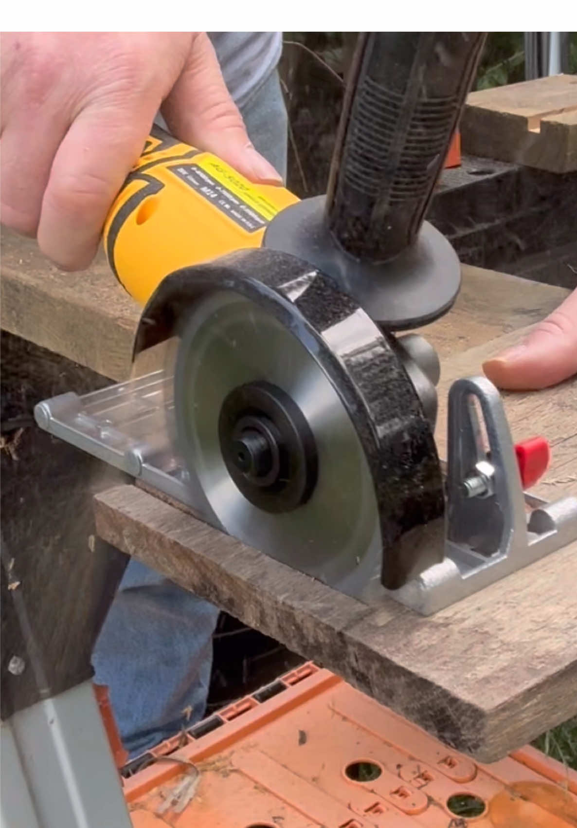 #anglegrider #cordless #accessories #circularsaw #tiktokmademebuylt 