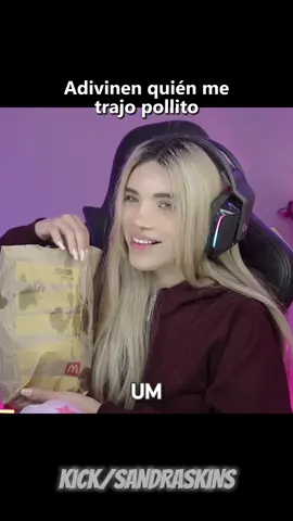 Sandraskins : Adivinen quién me trajo pollito ☺️​ #sandraskins #smashdota #kick #perú🇵🇪 #streamer #clips #sandraskinsclips #dota2 #paratii