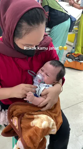 nak sakitnya mengandung dan melahirkanmu tak sebanding dengan sakit nya mama melihatmu seperti ini sayang,maafin mama ya nak😔