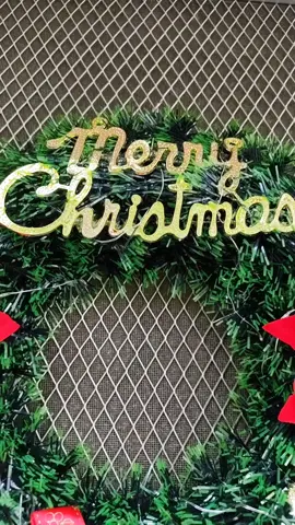 size 42cm just the right size to stand out but still elegant! #christmas #christmaswreath #homedecor #christmasdecor #holidayvibes 