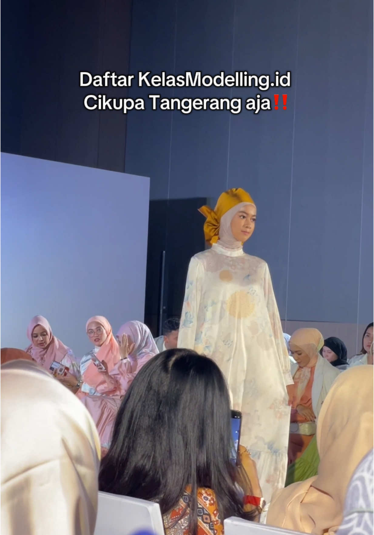 PROMO EARLY BIRD‼️ Open registration for KelasModelling.id Batch 2 Cikupa Tangerang INTENSIVE CLASS! akan dilaksanakan pada: Hari: Minggu Tanggal : 05 Oktober 2025 - 1 Februari 2026 Jam: 14.00-16.00 Lokasi: Sanggar Senam SC, Cikupa CATWALK CLASS MAKEUP CLASS PHOTOSHOOT SESSION PUBLIC SPEAKING CLASS KELAS KEPRIBADIAN Hadiah untuk Best Student menjadi Model Fashion Festival✨  For More info or book seat  Whatsapp: 082246652421 #modellingschool #catwalk #catwalkmodel #photoshootsession #kelasmodellingcikupa #sekolahmodelling #sekolahmodellingcikupa #photoshootidea #kelasphotoshoot