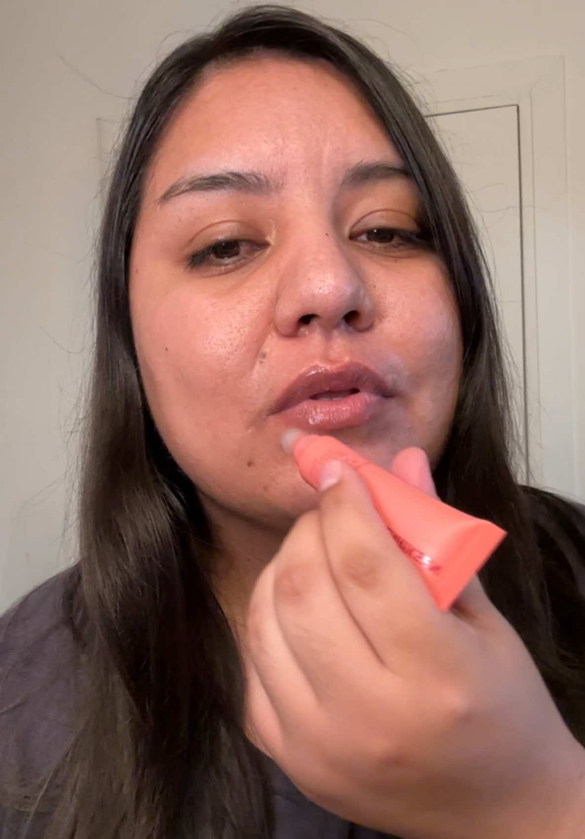 I loved this gloss it smoothed my lips and left them so moisturized😊 #lipgloss #lips #lipglosses #olehenriksen #lipglosspoppin 
