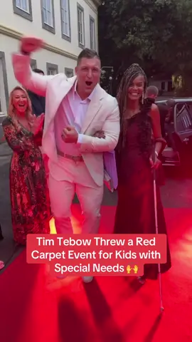 How can you hate Tim Tebow man 🥹 (Via: annamlulis/X) #timtebow #redcarpet #specialneeds #inspirational #nfl  