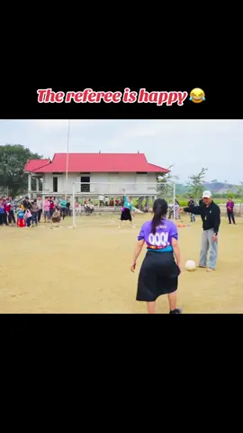 The referee is 😃  #foryou  #goviral  #viral  #footballtiktok  #funnytiktok 