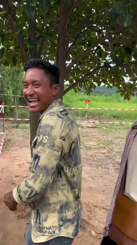 គ្រាប់កន្លះលានជាមួយផ្ទះ២០មុឺនខ្មែរ😂😂 #បងសិទ #ខ្មែរ🇰🇭 #ខ្មែរស្រលាញ់ខ្មែរ🇰🇭🇰🇭 