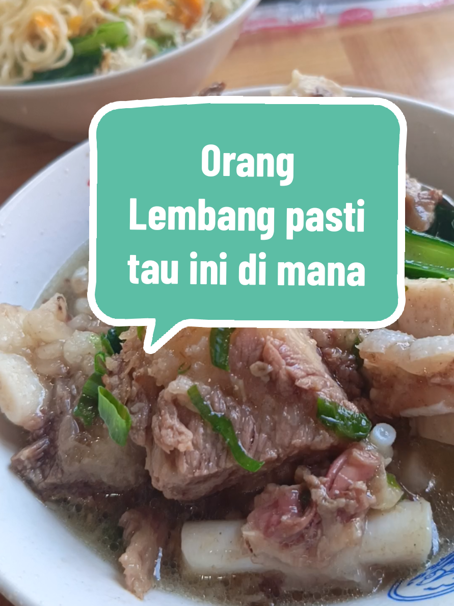 Orang Lembang pasti tau ini di mana. Mie Bakso Bejo, lagi pengen Yamin asin polos, ditambah semangkok tulang daging. Kaldunya lekoh, dagingnya empuk banget. Alhamdulillaah ini enak. #baksobejo #kulinerlembang #fyp 