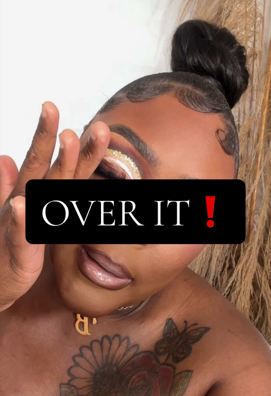 THE LINER DIDNT STAND A CHANCE IN MY CREASE 😩 #makeuptutorial 