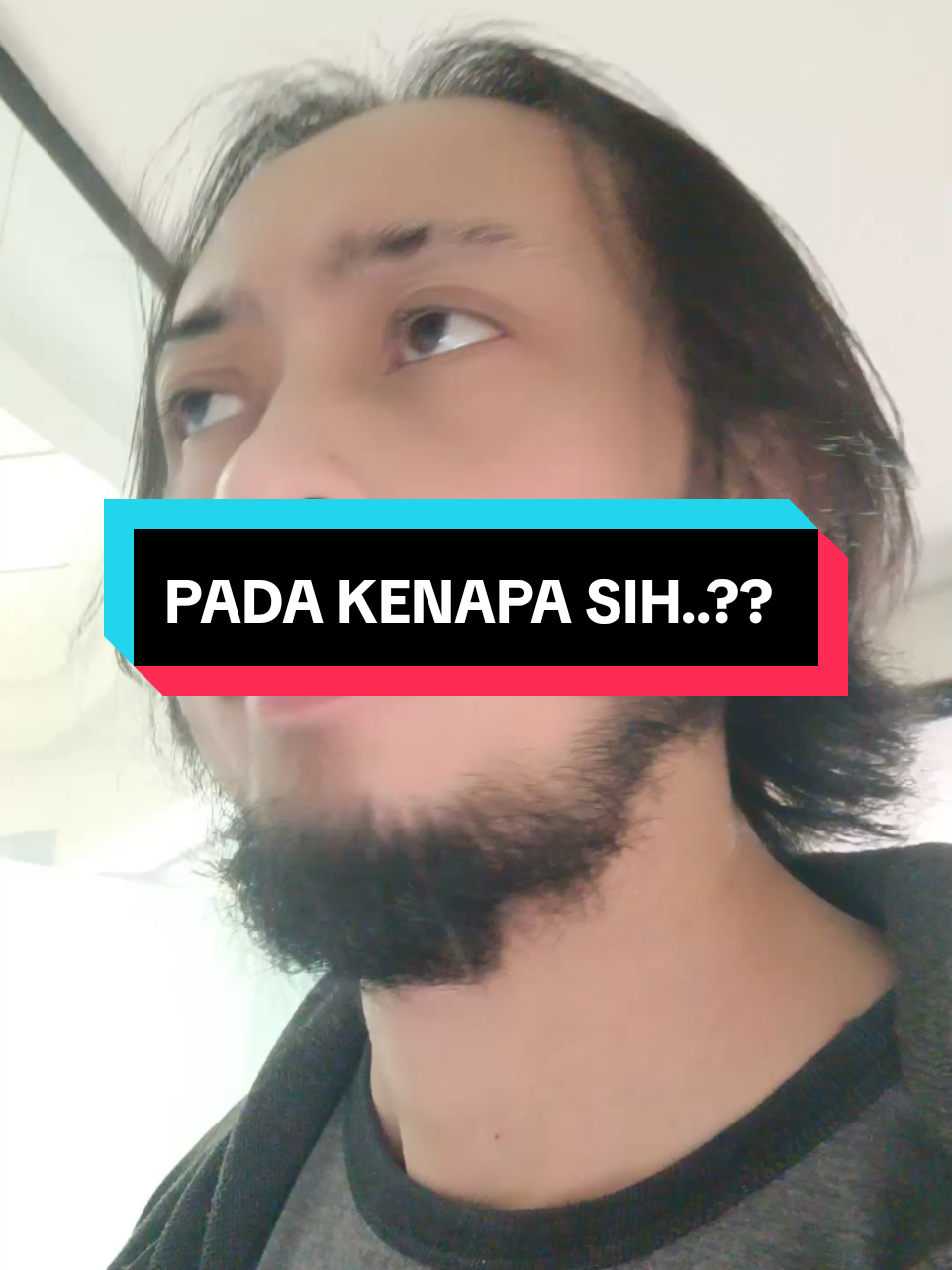 pada kenapa sih..?? 