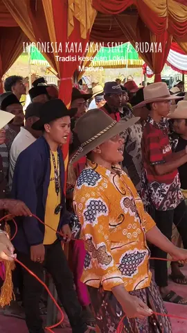Kesenian dan tradisi MADURA tidak hilang ditelan zaman, melainkan terus dihidupkan dan bahkan menjadi bagian dari identitas PULAU MADURA