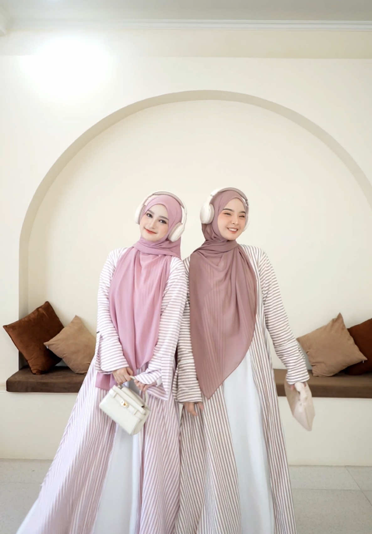 Luenera Outer by Mathla❤️  Super Gemass buat couple sama bestie/saudara nih😍😍  #mathla #abaya #dress #gamis #outer #OOTD #ootdfashion #muslimah 