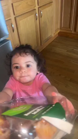 Old trend and my baby isn’t a baby anymore. Like seeing this video makes me realize she’s grown up too much in just a short few months 😫🥹🤓