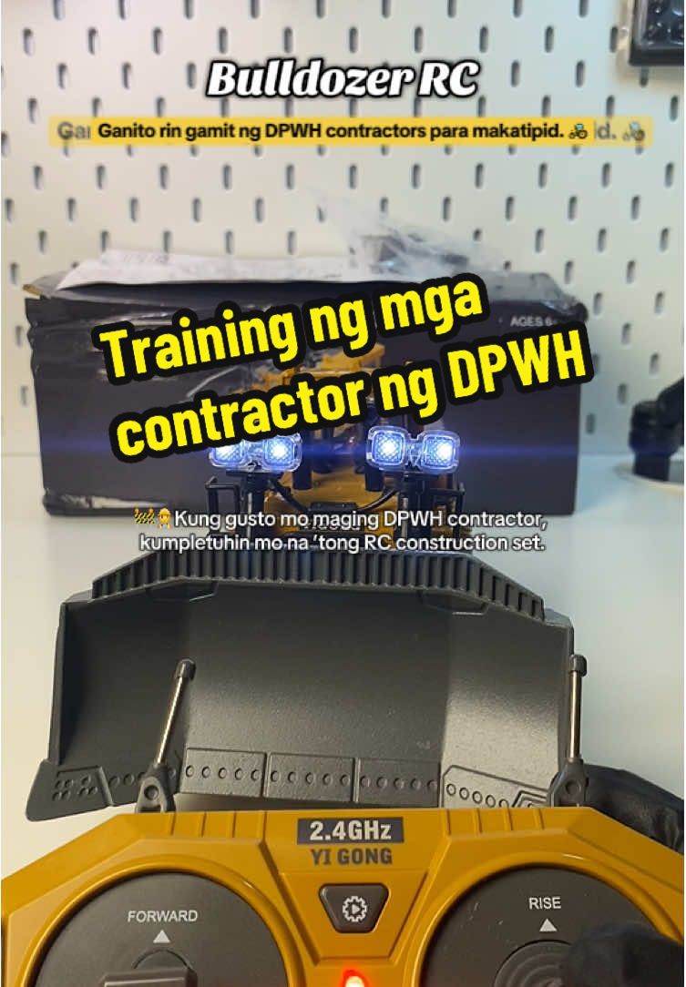 Ganito lang naman yung heavy equipment ng mga contractor sa DPWH. 🚜 🤪 MABUHAY LAHAT NG CONTRACTOR.  #BULLDOZER9CHANNELRC #constructionRC #rccars #giftforchristmas #dpwh 