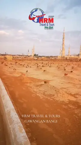 Perkuburan Baqi’ merupakan perkuburan yang terletak hampir dengan Masjid Nabawi di Madinah al-Munawwarah. Ia juga dipanggil sebagai Jannatul Baqi’ dan Baqi’ al-Gharqad. Tiada nas daripada al-Quran dan hadith secara khusus yang menyebut kelebihan dikebumikan di Perkuburan Baqi’ melainkan di Madinah secara umumnya. Antara kelebihan seseorang itu meninggal dunia di Madinah ialah dia akan diberikan syafaat oleh Rasulullah SAW pada hari Akhirat kelak. Rasulullah SAW menganjurkan supaya jika sesiapa yang mampu untuk meninggal dunia di Madinah, maka hendaklah dia melakukannya. Dalam satu hadith yang diriwayatkan oleh Ibn ‘Umar, bahawa Rasulullah SAW bersabda: مَنْ اسْتَطَاعَ أَنْ يَمُوتَ بِالْمَدِينَةِ فَلْيَمُتْ بِهَا ؛ فَإِنِّي أَشْفَعُ لِمَنْ يَمُوتُ بِهَا Maksudnya: Siapa yang berkemampuan untuk meninggal dunia di Madinah, maka meninggallah di sana kerana aku akan memberi syafaat kepada mereka yang mati di sana. #umrahhrm #saudia #umrahjourney 