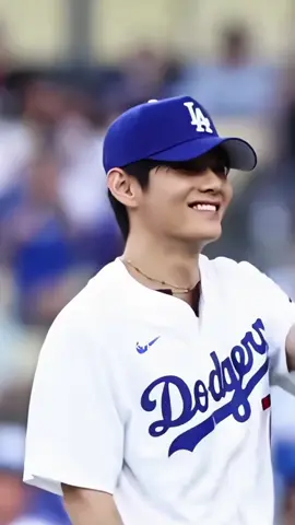 #taehyung #v #bts #bts_official_bighit #MLB 