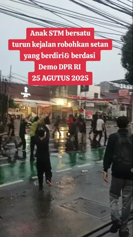 Bersatu Pelajar STM bersatu,Mendemo DPR RI pada 25 Agustus 2025 #pelajar #demo #dpr #jakarta #indonesia 