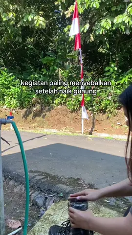 malessssssin😭 #gunungindonesia #pendakigunung #pendakicantik #gunung #pendakiindonesia #fyp #pendaki #relateable #cucisepatu 