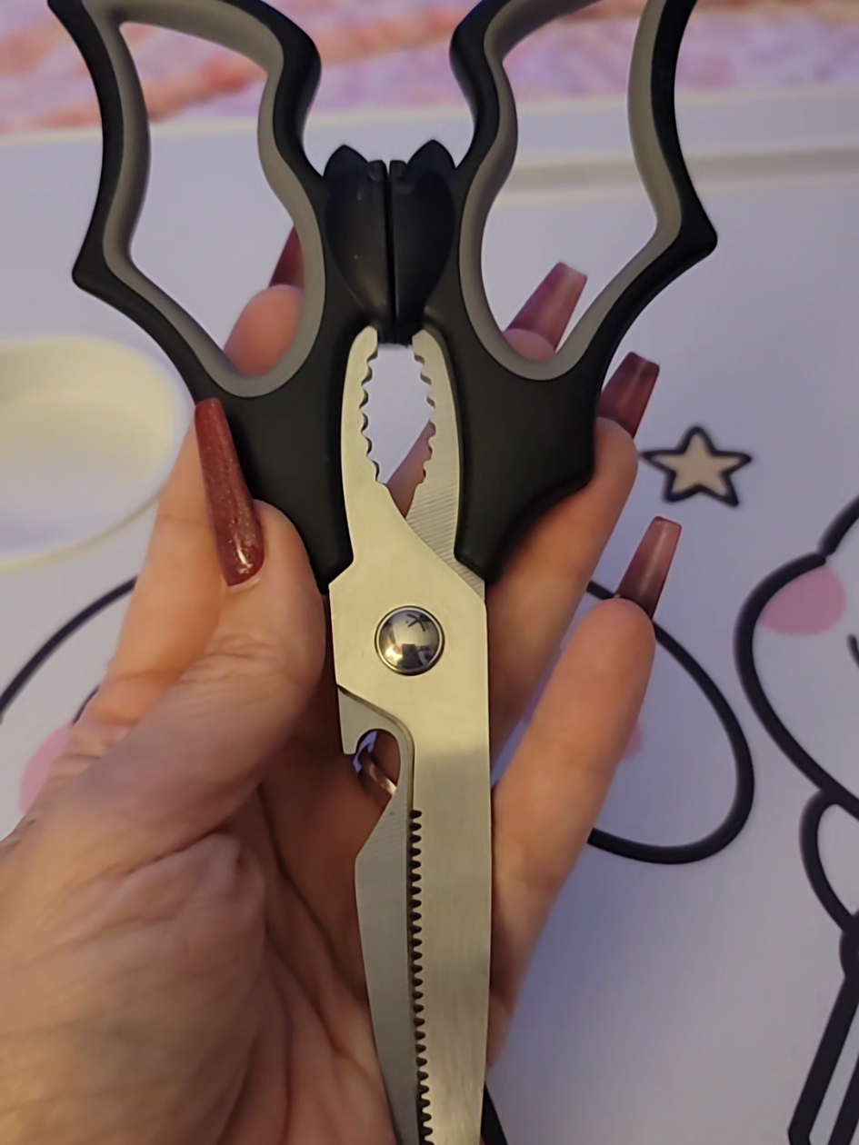 #elizabat #elizabatkitchenscissors #kitchenscissors #kitchengadgets #kitchenessentials 