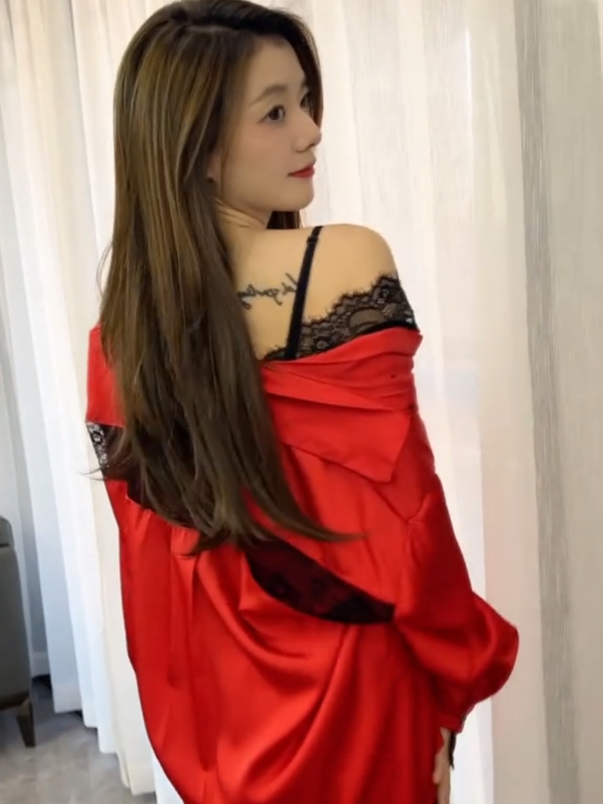 #pajama #womendress #nightgown #bajutidurwanita #localsellermalaysia #bajutidurmurah #bajutidorviral #nightdress #womenpajamas 