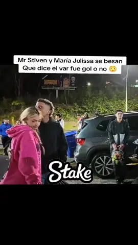 Mr Stiven y María Julissa se besan Mr Stiven besa a María Julissa en directo  #colombia #amor #felicidad #mrstiventc #mrstiventc1977 @MrStivenTc @Maria Julissa @JuanFerLaMata🍀 