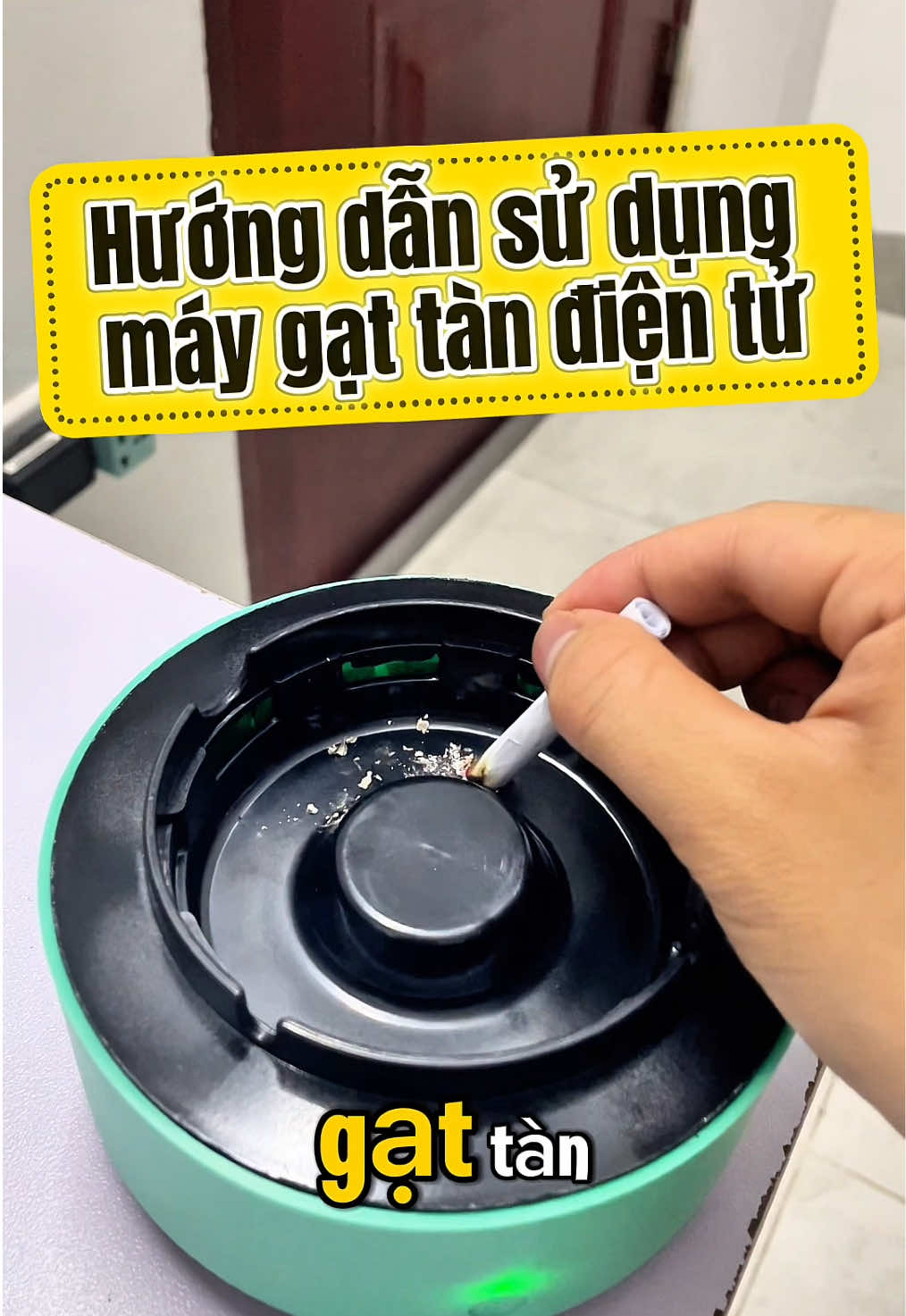 “Nhà có người hút thuốc thì nhất định phải có em này 🚭 👉 Vừa hút khói, vừa khử mùi, vừa sang trọng đặt bàn 💨” #mayhutgattan #giadungtienloi #hutkhoithuoc #noithatsangtrong  