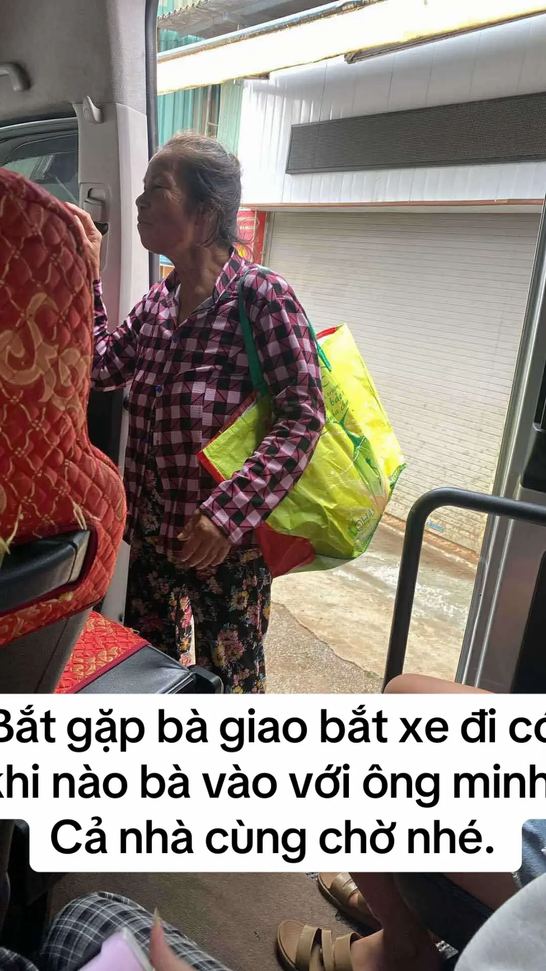 Bắt gặp bà bắt xe đi có khi nào bà vào gặp ông khổng mọi người. Cả nhà cùng chờ đợi nhé. #xu_huong #hottrend #bagiao 