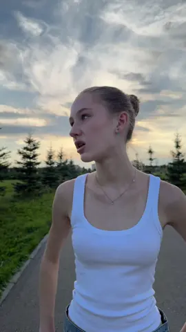 🧐я как-то до него что-ли не дотягиваю(😅или может он до меня) #алёнашишкова #тренд #закат #мгн #магнитогорск
