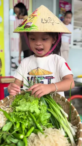 Đà nẵng,hôm nay chịu ảnh hưởng của bão nên mưa to lắm nhưng không vì thế Bếp suất ăn yêu thương không đỏ lửa - chuẩn bị và nấu hơn 300 phần mì Quảng Bò ❤️  -Cảm ơn sự hỗ trợ của các anh chị tnv -Cảm ơn sự hỗ trợ kinh phí của chị Đỗ Phúc, Chị Diệp,em Mỹ ,em Thanh Nhàn  Để có những suất ăn yêu thương em xin thay mặt toàn thể bệnh nhân Cảm ơn tất cả sự sẻ chia ❤️#CapCut #dauphuonglam #danang #bepbalam #thiennguyen 
