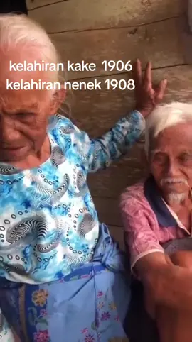 mendegar cerita kake dan nenek di kampung awalnya di daerah kita ini tempatnya lautan   yg menghampiri tinggi gunung mt kappire,cerita nenek saya sempat mendegar tentang groliyah pada zaman dulu ,tapi sekarang belum dapat penghargaan dari pemeritah untuk jdi vetran di barru mestinya kake dan nenek ini sebagai mata melihat kejadian peperangan indonesia di daerah kabupaten barru @inakartikasarii #fyp #fyp #vetran 