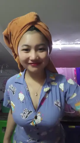 မိမိမှရေချိုးပြီးအခြေအနေ efကမထည့် အိင်္ကျီ‌ေလးကစုပ်  သတောင်စားလေးနဲ့တူလို့#တစ်ယောက်ထဲရှုပ်နေတာ 🙂‍↔️🫰#ဟီးးးးးဟီးးးးးးဟားးးဟားး #ရို့ရို့🤭💜 