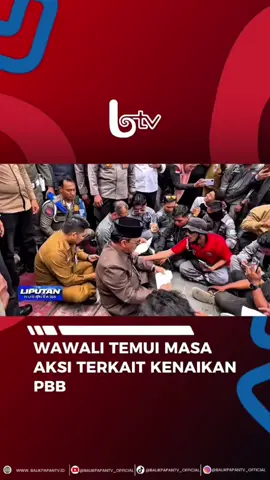 Setelah Mengumumkan Penundaan Kenaikan Pajak Bumi dan Bangunan Sejak Jumat lalu, Pemerintah Kota Balikpapan kembali dihadapkan pada Tekanan Masa Aksi yang Menolak Kenaikan PBB 2025. Masa menilai, Penundaan saja tidak cukup. Wakil Wali Kota Balikpapan Bagus Susetyo, didampingi Sekretaris Daerah Muhaimin, dan Asisten I Zulkifli, keluar menemui Masa yang Berunjuk Rasa di depan Balai Kota Senin Siang, 25 Agustus 2025. #AyoNobarBTV #balikpapan #wakilwalikotabalikpapanbagussusetyo  #temuimasaaksi #terkaitkenaikanpbb 