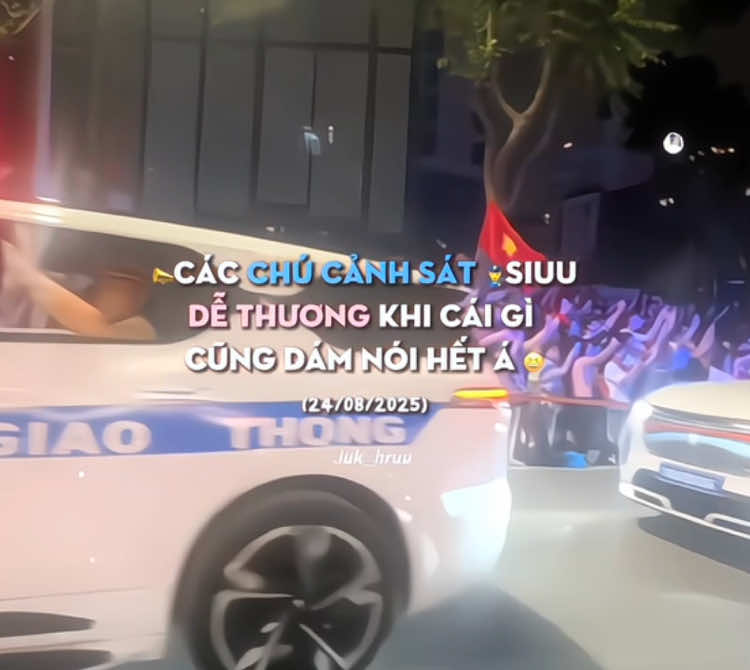 👮‍♀️: “Thắng đời 1-0, chúc bà con 8336,đã qua Tổ quốc ơii🇻🇳” dễ thương quá rồi đó @Vận chuyển quốc tế @Tủ Đồ Nhà Thương 1-0@Hoà hay la cà (đã quá)@Chú lính nhỏ 👨‍✈️ 8386@Líp đang chill🤓 @Bún & Lèo Daily @hoahaylaca @Bao giờ lấy ck thì đổi tên #a80 #quockhanhvietnam #iuk_hru #dieubinh #congannhandan 