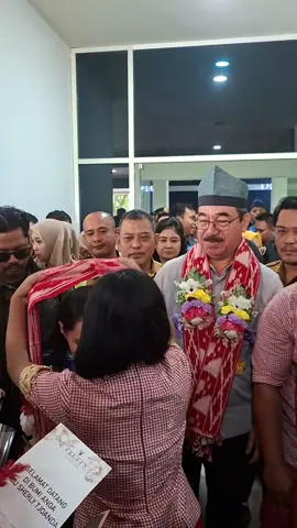 PENJEMPUTAN GUBERNUR MALUKU BAPAK HENDRIK LEWERISSA DAN GUBERNUR MALUKU UTARA IBU SHERLY TJOANDA OLEH PAGUYUBAN MALUKU DI SULAWESI TENGGARA.  KENDARI, 26 AGUSTUS 2025