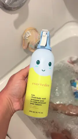 omgggg now i wann buy the detangling spray to! @Evereden  #evereden #kidsoftiktok #bodywash #kidsbathproduct #tiktokshopcreatorpicks 