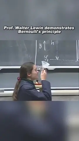 Professor Walton Lewin explain Bernoullies principal#scinence #physics #walterlewinexperiment #walterlewin #tiktokviral 