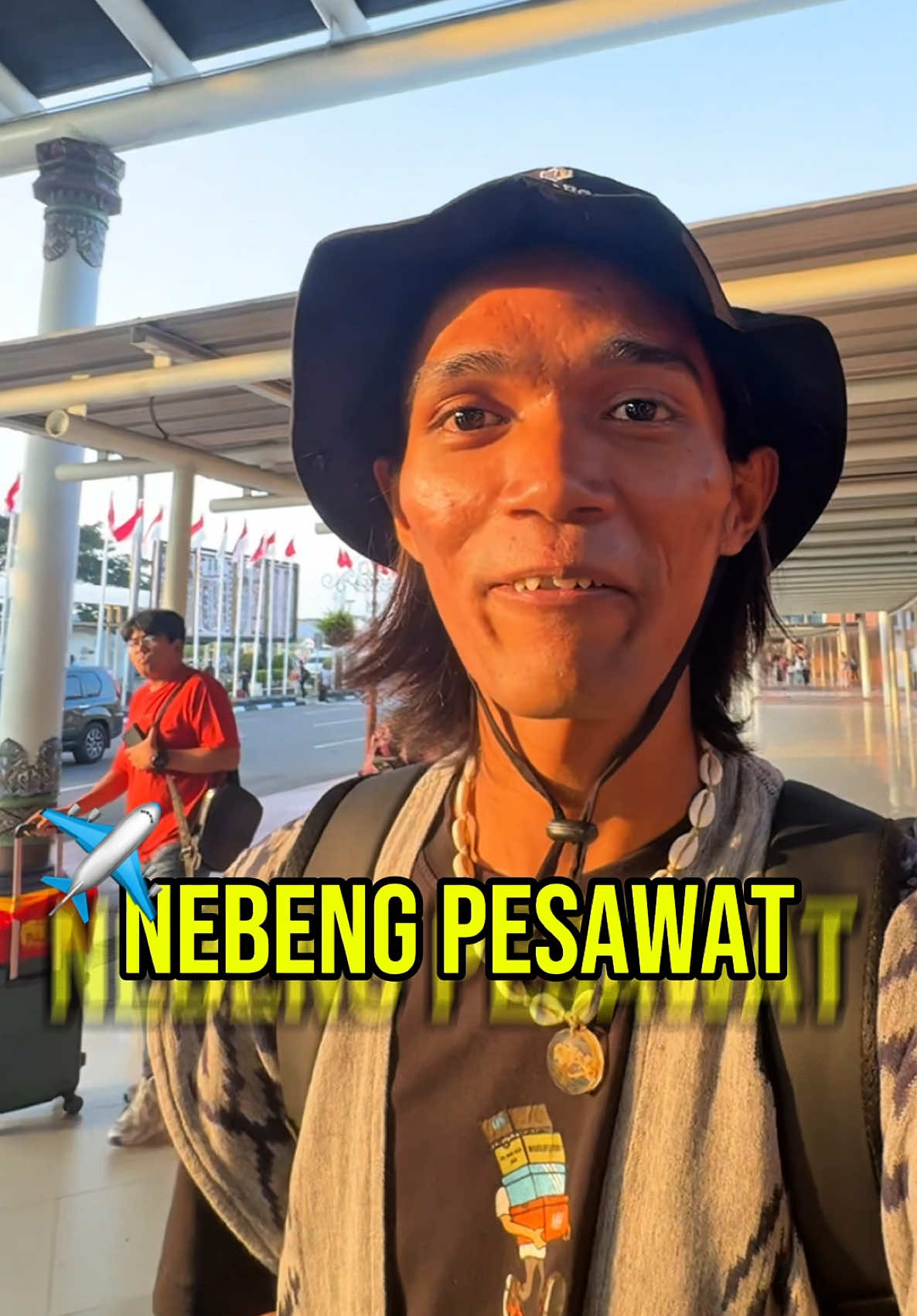 Nebeng Pesawat ke Pekanbaru, Riau ✅ Bima dengan mode bukan Backpacker 🤣 Coba tolong bantu rekomendasiin makanan khas Riau?  #Serunya17an #FoodfestonTikTok