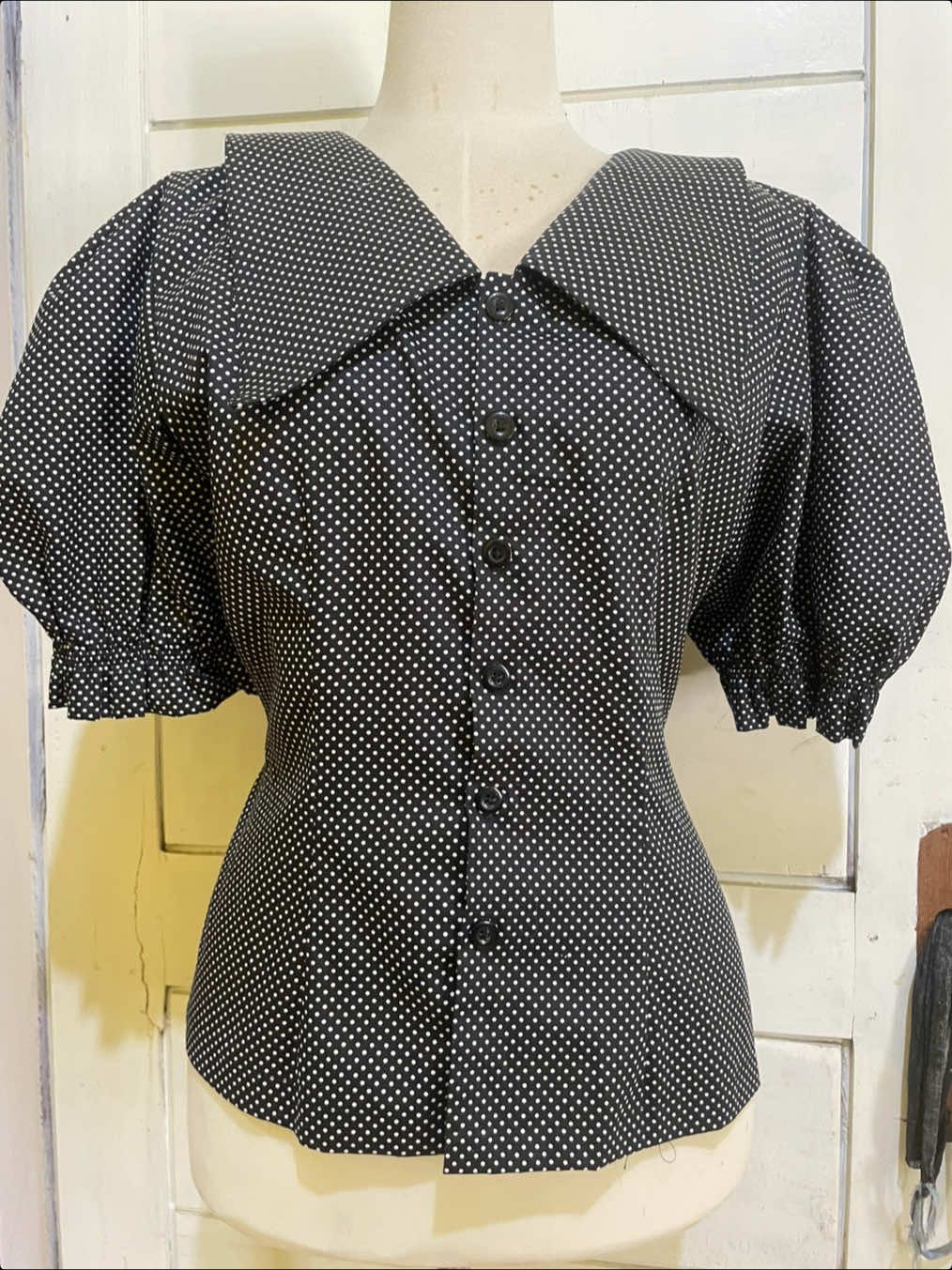 Gak semua baju bisa selesai dalam semalam yaa gaiss. Karna ini modelnya blouse dan simple gak ber furing jadi lebih cepat selesai hehe.  Buat yg mau jahit baju bisa chat nomor di bio yaa. Atau yg mau konsul dlu boleh 😊 #penjahit #jahitbajuonline #blouse #fypシ゚ #fyp #fyppppppppppppppppppppppp #fyp 