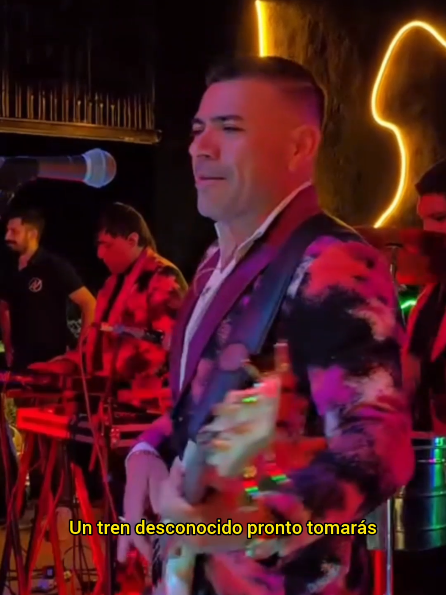 te juro que te amo - Alejandro Veliz  - YA DISPONIBLE . . #espectaculosmusic @gustavoramirezok . . #alejandroveliz #guarachasantiagueña #rolitas 
